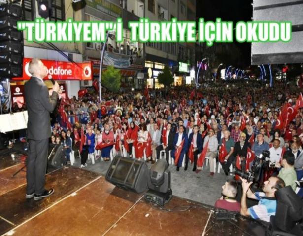 Gümüşhane’deki “Demokrasi Nöbeti”nde 01.08.2016 Pazartesi akşamı sanatçı Mustafa Yıldızdoğan sahne