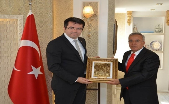 AK Parti’nin düzenlediği Siyaset Akademisi çalışmaları için Gümüşhane’ye gelen ünlü