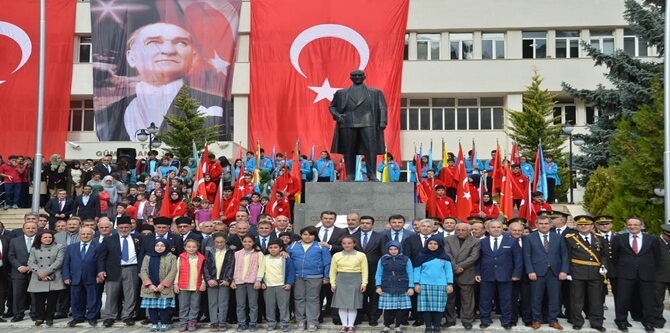 29 Ekim Cumhuriyet Bayramı kutlamaları çerçevesinde bugün Atatürk Anıtı önünde