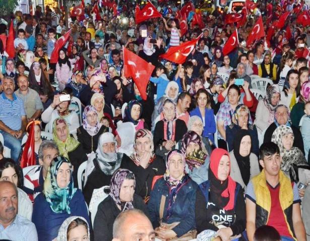 Gümüşhaneli hanımların “Nene Hatun” anlayışı ile Gümüşhane Belediye önündeki meydanı