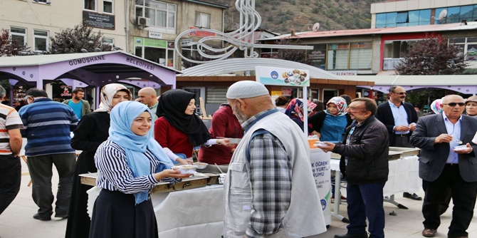 KYK Gümüşhane Kız Yurdu öğrencileri Gümüşhane şehir merkezinde 12 Ekim