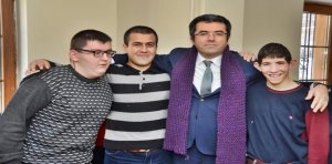 Gümüşhane Valisi Okay Memiş, beraberinde İl Milli Eğitim Müdürü Seydi