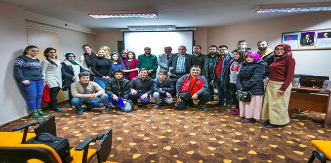 Gümüşhane Gençlik Merkezi bünyesinde açılan Fotoğrafçılık kursu 30 genç kursiyerin