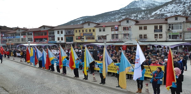 Gümüşhane’nin düşman işgalinden kurtuluşunun 99. yıl dönümünü Atatürk Anıtı önü