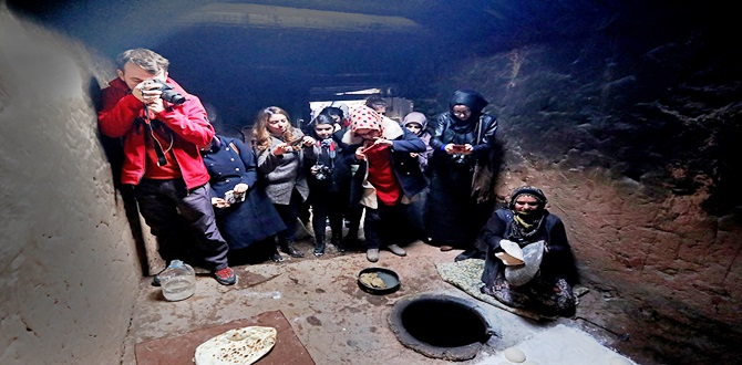 Gümüşhane Gençlik Merkezi bünyesinde devam eden Fotoğrafçılık kursu kursiyerleri ile