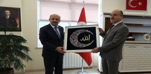 Milli Savunma Bakanı Fikri Işık, Gümüşhane Üniversitesi Öğrenci Konseyi tarafından