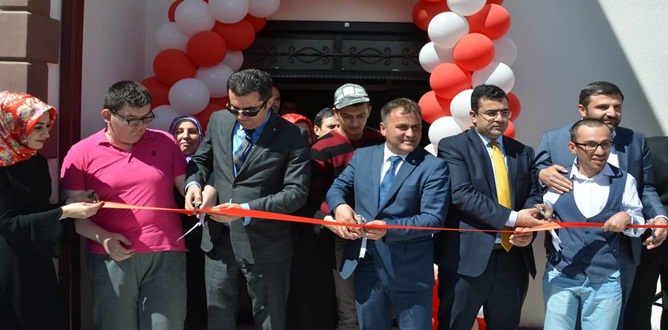 Gümüşhane Belediyesi tarafından Yeni Mahalle’de tadilatı tamamlanarak “Gündüz Yaşlı Bakım Evi