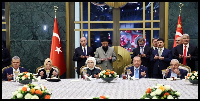 *Cumhurbaşkanı Recep Tayyip Erdoğan, 22 Haziran 2017 Çarşamba günü Cumhurbaşkanlığı