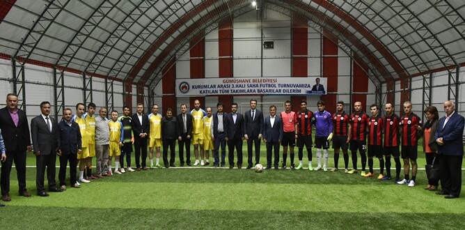 Gümüşhane Belediyesi tarafından bu yıl 3.sü düzenlenen Kurumlararası Halı Saha
