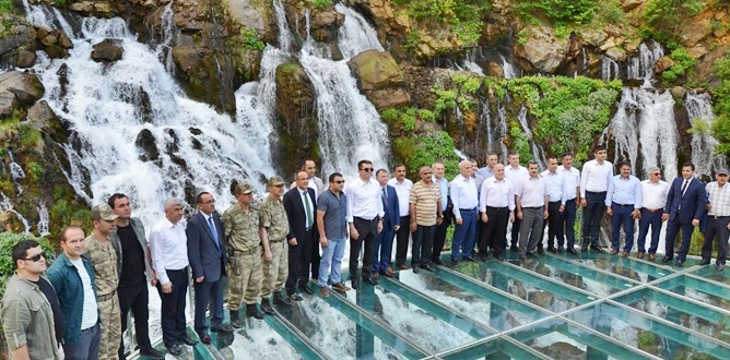 Gümüşhane Valisi Okay Memiş ve beraberinde İl Jandarma Alay Komutanı