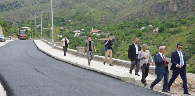 Eski Gümüşhane (Süleymaniye mahallesi)nin yolunda asfalt çalışmaları 15 Haziran 2017