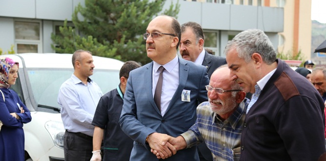 Gümüşhane’de ikamet ettiği KYK yurduna giderken dağ yamacından düşen kaya