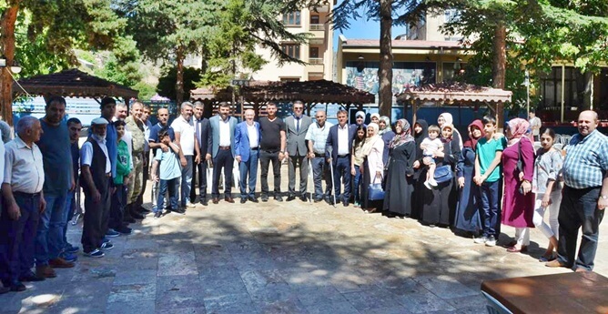 Gümüşhane Valisi Okay Memiş, 15 Temmuz gazisi Gümüşhaneli hemşehrilerimizle kahvaltıda bir