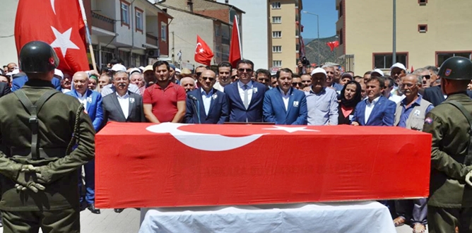 Görevli bulunduğu Şanlıurfa’nın Siverek ilçesinden memleketi Torul’a gelmekte iken Tunceli’nin