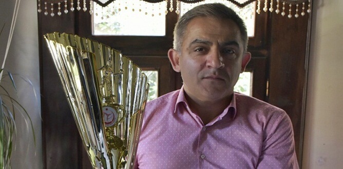 Voleybol 1.ligde gösterdiği performans ile Efeler Ligine çıkma başarısı gösteren