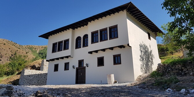 *Rektör Zeybek, Süleymaniye’de Gümüşhane Üniversitesi Rektörlüğü Konağı’nda İncelemelerde Bulundu. Gümüşhane