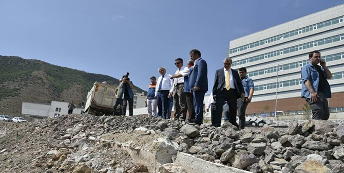 Gümüşhane Valisi Okay Memiş, Yeni Devlet Hastanesi yolunda AFAD tarafından
