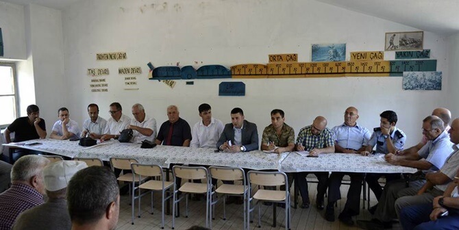 İçişleri Bakanlığı’nın talimatları doğrultusunda yapılan halk toplantıları Gümüşhane’nin Torul ilçesinde