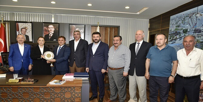 AK Parti Genel Başkan Yardımcısı Öznur Çalık, Gümüşhane Belediye Başkanı