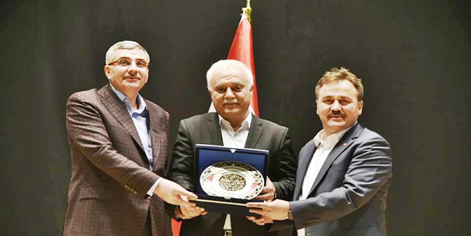 Türkiye’nin tanınmış hatip ve yazarlarından ilahiyatçı Prof.Dr. Nihat Hatipoğlu, 28