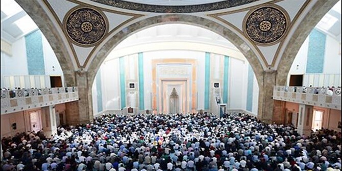 “Kendisine ayetlerimizden bir kısmını gösterelim diye kulunu bir gece Mescid-i