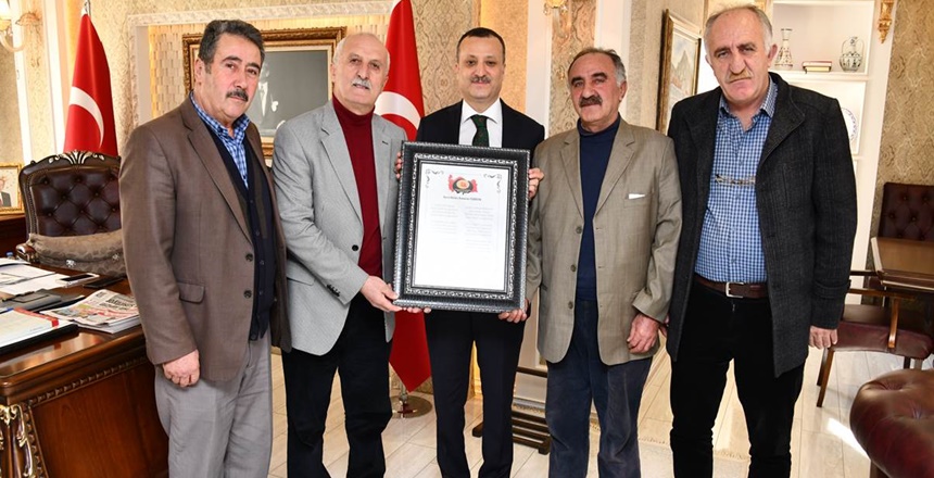 Gümüşhane Valisi Kamuran Taşbilek; Gümüşhane Muhtarlar Derneği Başkanı Gürbüz Demir,