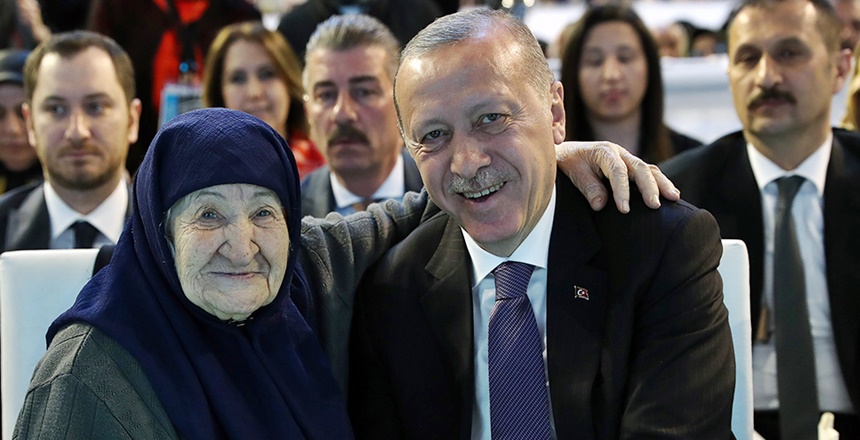 Cumhurbaşkanı Recep Tayyip Erdoğan, Şanlıurfa 11 Nisan Spor Salonu’nda düzenlenen