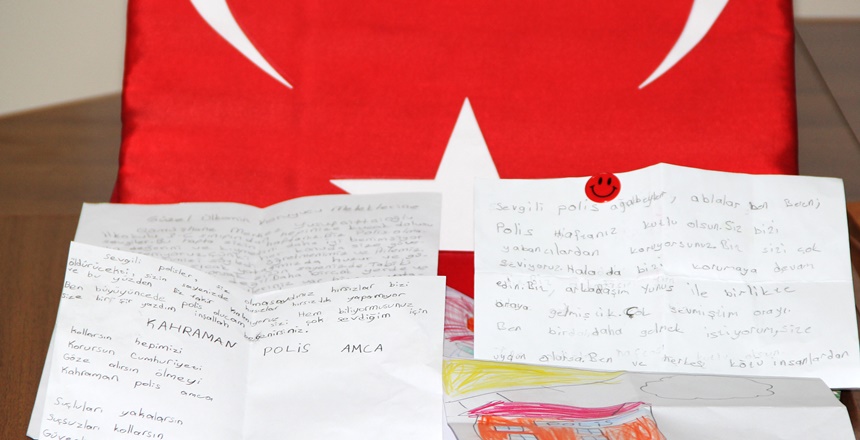 Gümüşhane Yusuf Çiftçioğlu İlkokulu 3/C sınıfı öğrencileri 10 Nisan Polis
