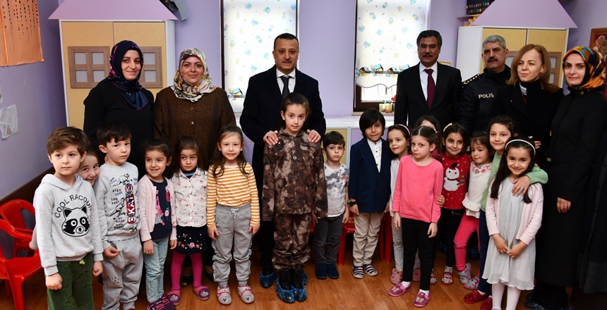 Diyarbakır’ın Bağlar ilçesinde PKK’lı teröristlerce bomba yüklü araçla gerçekleştirilen saldırıda