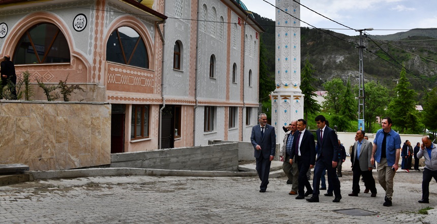 Gümüşhane’nin Torul ilçesine bağlı Altınpınar Köyü’nde yapımı tamamlanan caminin açılışı