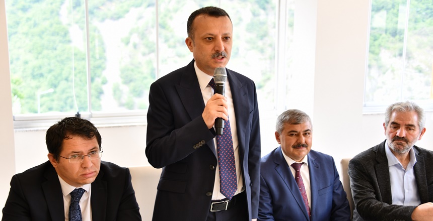 Gümüşhane Valisi Kamuran Taşbilek’in muhtar toplantılarında dile getirdiği “Devletinden razı