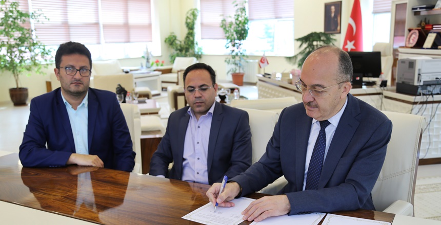 İran Bonab Üniversitesi Rektörü Doç. Dr. Hossein Piri ve Rektör