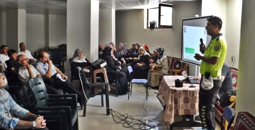 Gümüşhane İl Emniyet Müdürlüğü trafik sorunlarının çözümüne yönelik &nbsp;trafik eğitimi