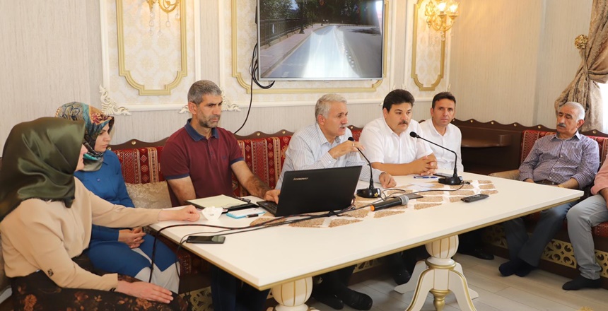 Kelkit Belediyesi’nde düzenlenen ikinci halk günü dolayısıyla bir açıklama yapan