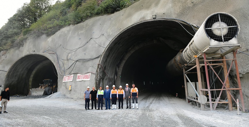 Trabzon Valisi İsmail Ustaoğlu Maçka’daki Karayolları Şantiyesini ziyaret edip Zigana