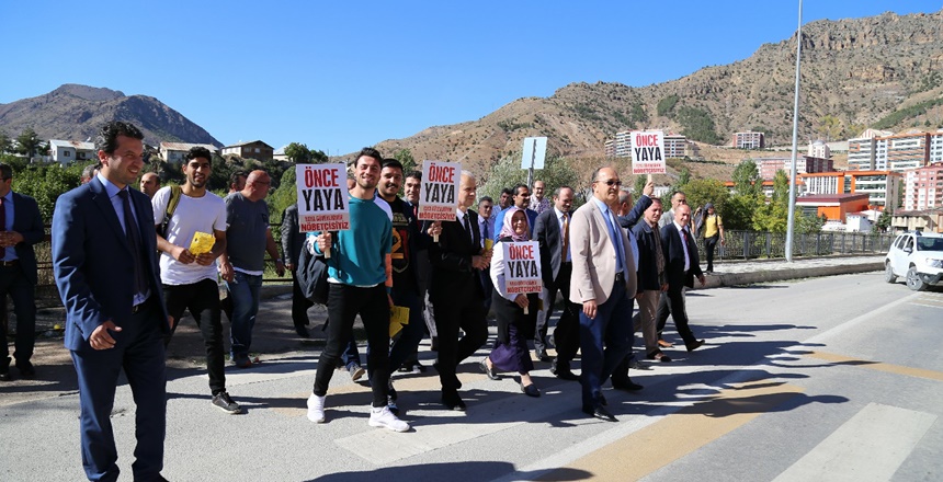 Gümüşhane Üniversitsi akademik ve idari personeli Rektör Prof. Dr. Halil