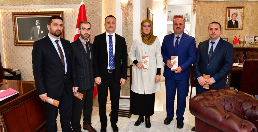 Gümüşhane İl Müftü Yardımcısı Sümeyra Benzouıne ve beraberindeki heyet, ailenin