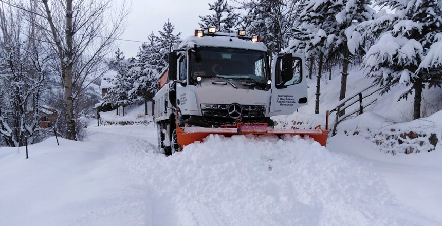 Gümüşhane’de önceki gece etkili olan ve dün bazı ilçelerde gün