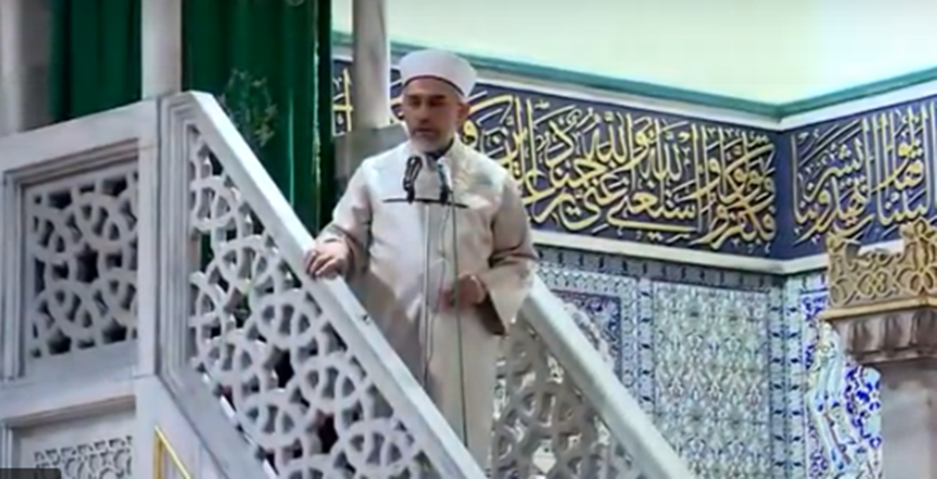 Kovid-19 nedeniyle cuma namazlarının temsili kılınmaları devam ediyor. 1 Mayıs