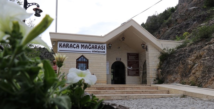 Gümüşhane’nin Torul İlçesi’nin Cebeli köyü sınırlarında yer alan ve sarkıt,