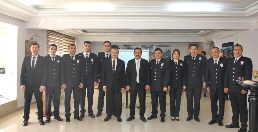 Gümüşhane İl Emniyet Müdürlüğü kadrosunda çeşitli rütbelerde görev yapan 11