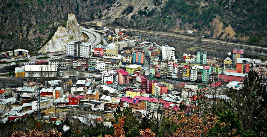 Gümüşhane’nin Torul ilçesinde, ilçe pazarının kurulduğu pazartesi günleri, öğle namazı