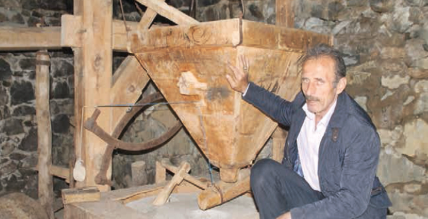 Gümüşhane’nin Torul ilçesine bağlı Gümüştuğ köyünde bulunan tescilli tarihi üç