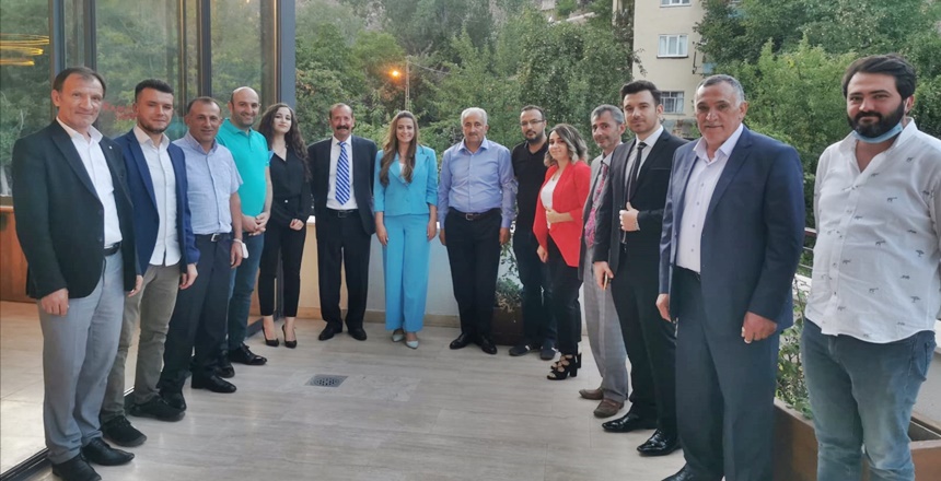 Teşkilatlanma çalışmalarını sürdüren Demokrasi ve Atılım Partisi (DEVA)Ramada Otel’de düzenlediği