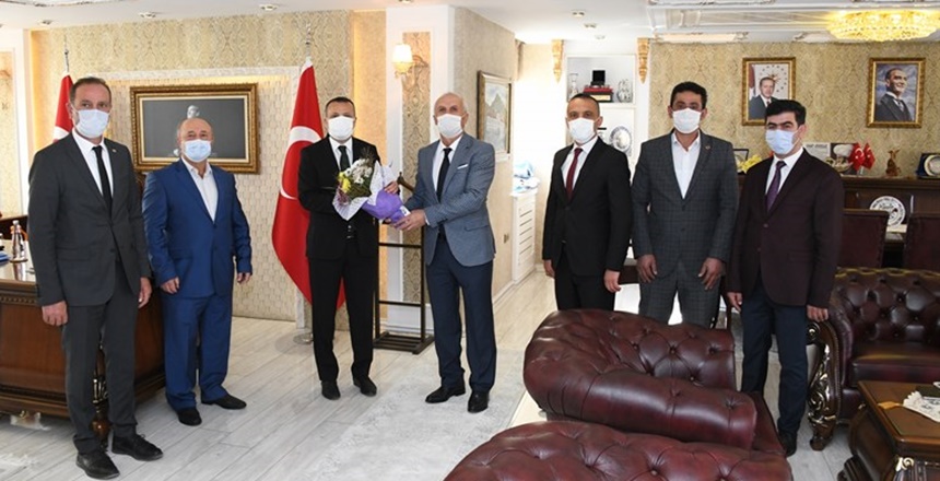 Gümüşhane’de 19 Ekim Muhtarlar Günü etkinlikleri Hükümet Konağı önündeki Atatürk