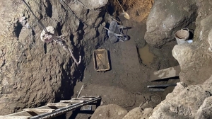 Gümüşhane’nin Torul ilçesi Arılı köyünde kaçak kazı yapan şahıslar Jandarma