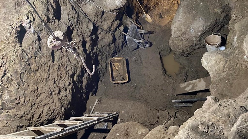 Gümüşhane’nin Torul ilçesi Arılı köyünde kaçak kazı yapan şahıslar Jandarma