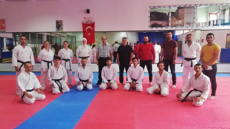 Gümüşhane Gençlik ve Spor İl Müdürlüğü’nde yapılan karate hakem kursu sona
