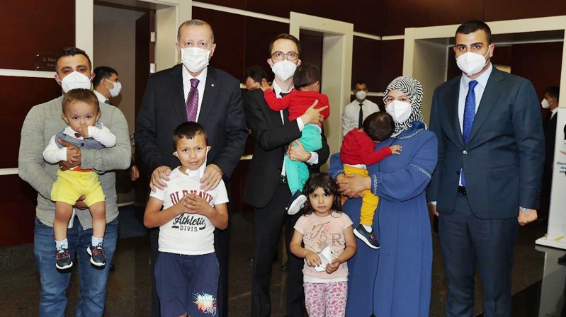 Gümüşhane’de üçüz bebeklerine ‘Recep’, ‘Tayyip’ ve ‘Erdoğan’ isimleri veren AK