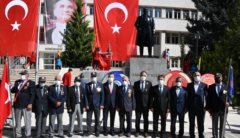 19 Eylül Gaziler Günü münasebetiyle ilk olarak Atatürk Anıtına çelenk